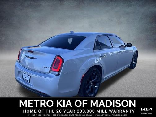 2020 Chrysler 300 Touring