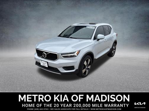 Glacier Silver Metallic 2020 Volvo XC40 T5 Momentum