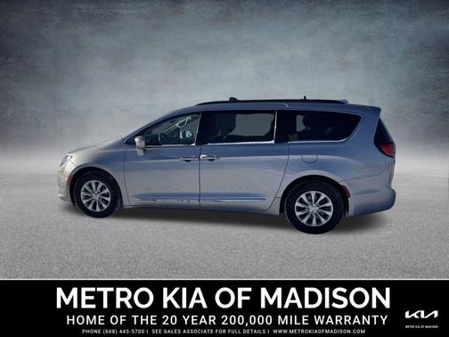 2017 Chrysler Pacifica Touring-L