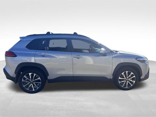 2022 Toyota Corolla Cross XLE