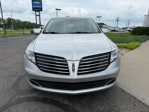 Ingot Silver Metallic 2019 Lincoln MKT Reserve