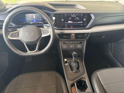 Deep Black 2022 Volkswagen Taos 1.5T SE