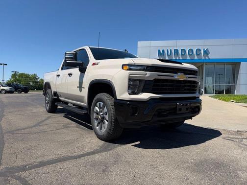 White Sands 2026 Chevrolet Silverado 2500 Custom
