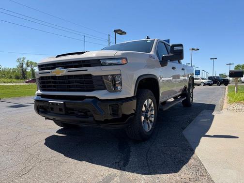 White Sands 2026 Chevrolet Silverado 2500 Custom
