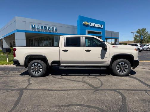 White Sands 2026 Chevrolet Silverado 2500 Custom