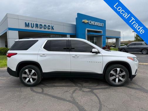 Iridescent Pearl Tricoat 2021 Chevrolet Traverse LT Leather