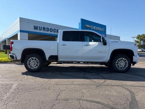 Summit White 2022 Chevrolet Silverado 2500 High Country