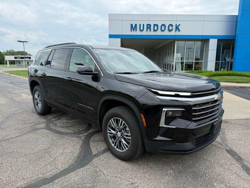 Mosaic Black Metallic 2025 Chevrolet Traverse LT
