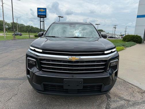 Mosaic Black Metallic 2025 Chevrolet Traverse LT