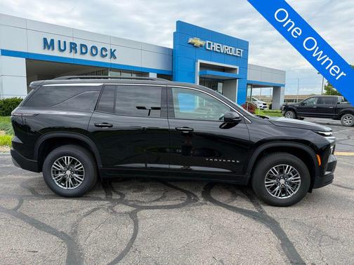 Mosaic Black Metallic 2025 Chevrolet Traverse LT