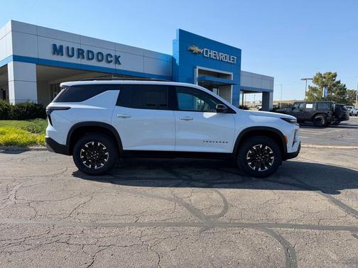 Polar White Tricoat 2026 Chevrolet Traverse AWD Z71