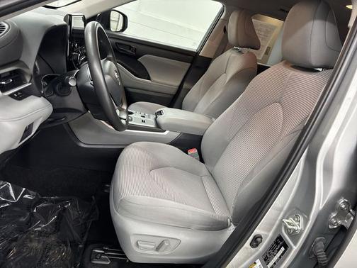 Silver 2023 Toyota Highlander L
