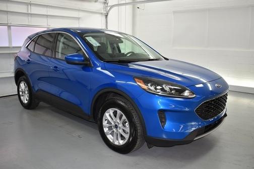 Photo 1 of 3 of 2021 Ford Escape SE