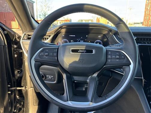 2023 Jeep Grand Cherokee LAREDO