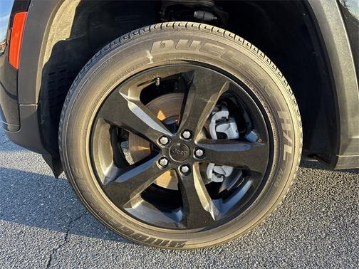 2023 Jeep Grand Cherokee LAREDO