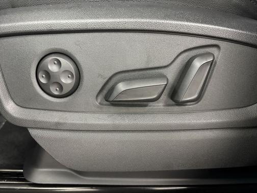 Florett Silver Metallic 2024 Audi Q5 e 55 S LINE QUATTRO PREMIUM