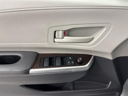 2022 Toyota Sienna LE 8 PASSENGER