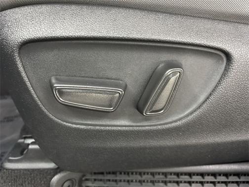 2022 Toyota Sienna LE 8 PASSENGER