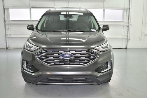 Photo 2 of 3 of 2020 Ford Edge SEL