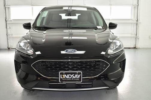 Photo 2 of 3 of 2021 Ford Escape SE