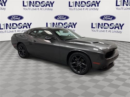 2022 Dodge Challenger SXT