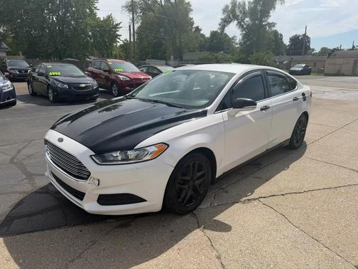 White 2013 Ford Fusion SE