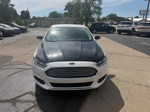 White 2013 Ford Fusion SE