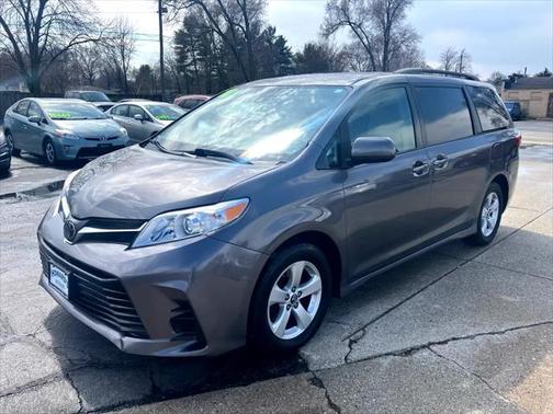 2018 Toyota Sienna LE