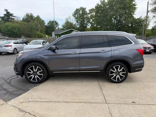 Gray 2019 Honda Pilot Touring 8-Passenger