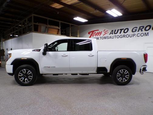 White 2022 GMC Sierra 2500 AT4