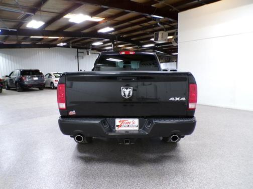 Brilliant Black Crystal Pearlcoat 2016 RAM 1500 Tradesman/Express