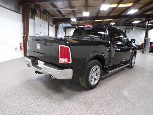 Brilliant Black Crystal Pearlcoat 2016 RAM 1500 Laramie