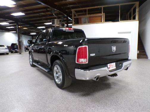 Brilliant Black Crystal Pearlcoat 2016 RAM 1500 Laramie