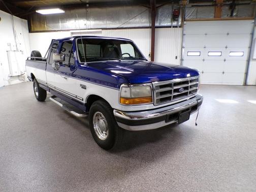 Deep Blue Clearcoat Metallic 1997 Ford F-250 HD