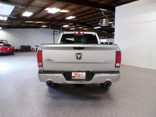 Bright Silver Clearcoat Metallic 2019 RAM 1500 Classic Big Horn