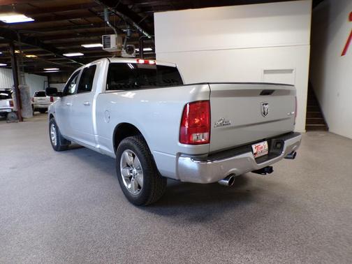 Bright Silver Clearcoat Metallic 2019 RAM 1500 Classic Big Horn