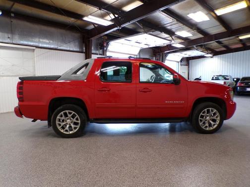 Victory Red 2011 Chevrolet Avalanche 1500 LT