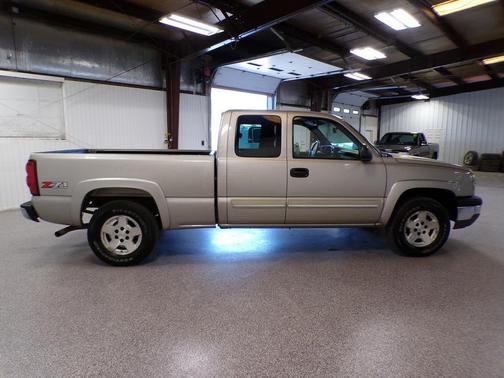 Sandstone Metallic 2004 Chevrolet Silverado 1500 Z71 Extended Cab