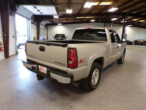 Sandstone Metallic 2004 Chevrolet Silverado 1500 Z71 Extended Cab