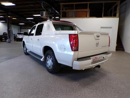 White Diamond 2004 Cadillac Escalade EXT