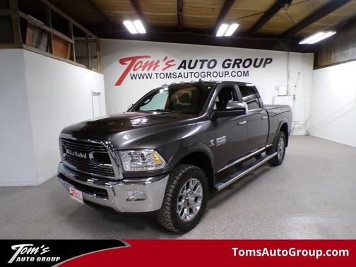 Brilliant Black Crystal Pearlcoat 2017 RAM 3500 Limited