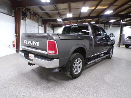 Brilliant Black Crystal Pearlcoat 2017 RAM 3500 Limited