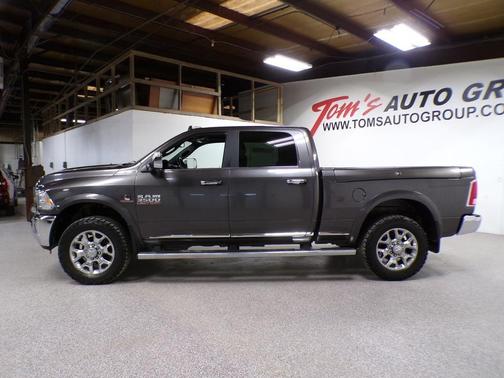 Brilliant Black Crystal Pearlcoat 2017 RAM 3500 Limited