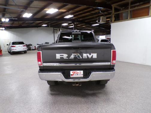 Brilliant Black Crystal Pearlcoat 2017 RAM 3500 Limited