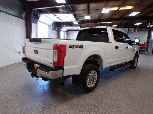 Oxford White 2017 Ford F-250 XLT
