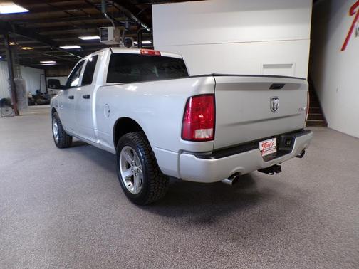 Bright Silver Clearcoat Metallic 2017 RAM 1500 Express