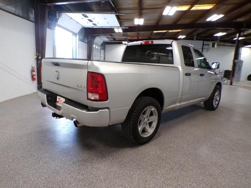Bright Silver Clearcoat Metallic 2017 RAM 1500 Express