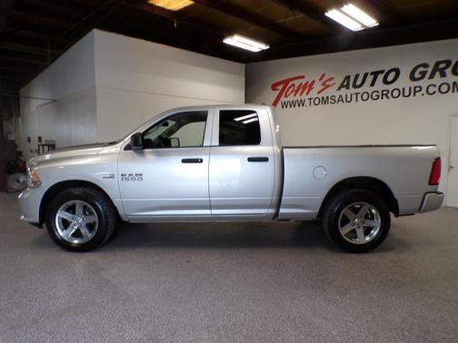 Bright Silver Clearcoat Metallic 2017 RAM 1500 Express
