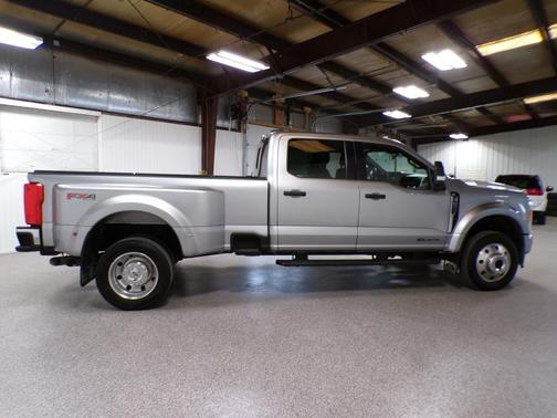 White 2023 Ford F-450 XLT