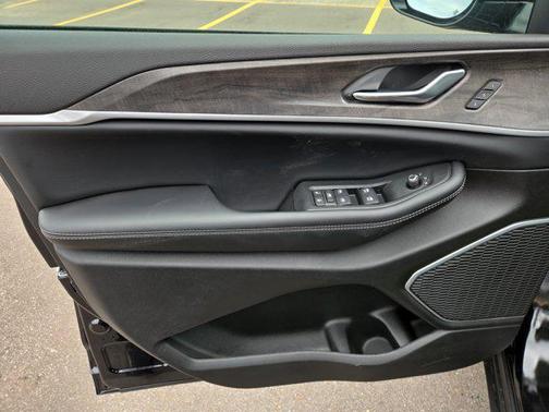 Diamond Black Crystal Pearlcoat 2026 Jeep Grand Cherokee Limited